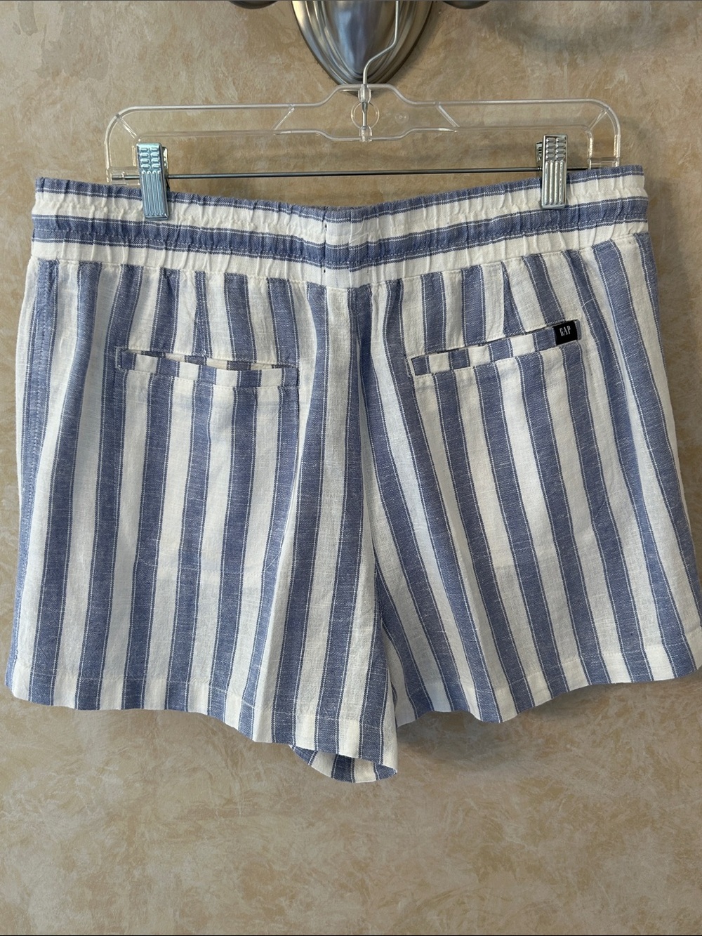 GAP Shorts - Picture 2 of 8
